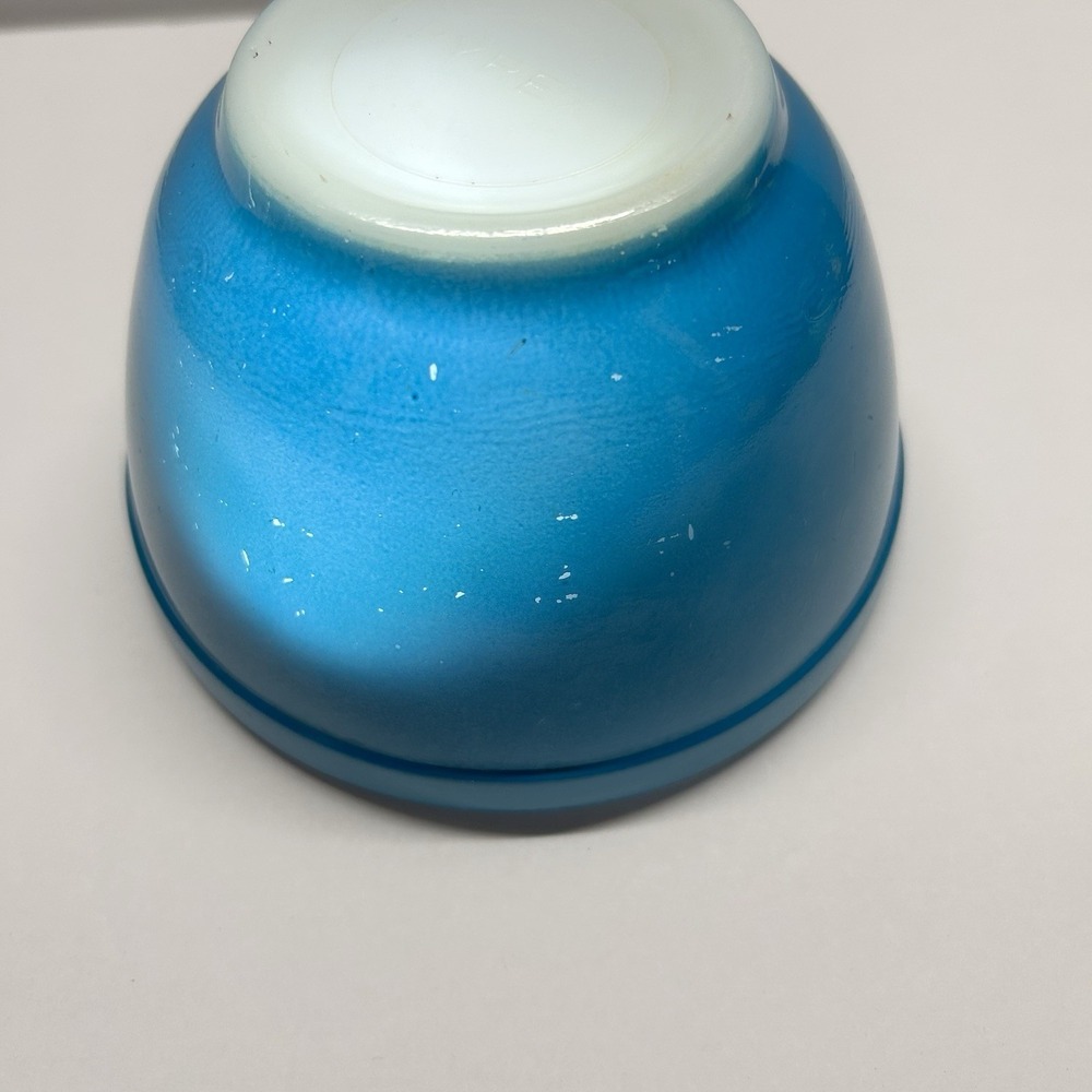 Vintage Pyrex Small Mixing Nesting Primary Blue 6 Inches - Picture 8 of 16